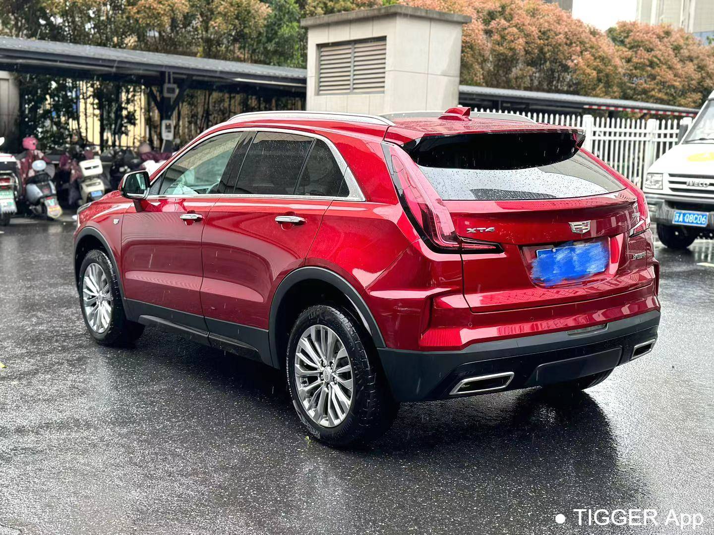 Подержанный CADILLAC 2024 XT4 28T two wheel drive luxury model