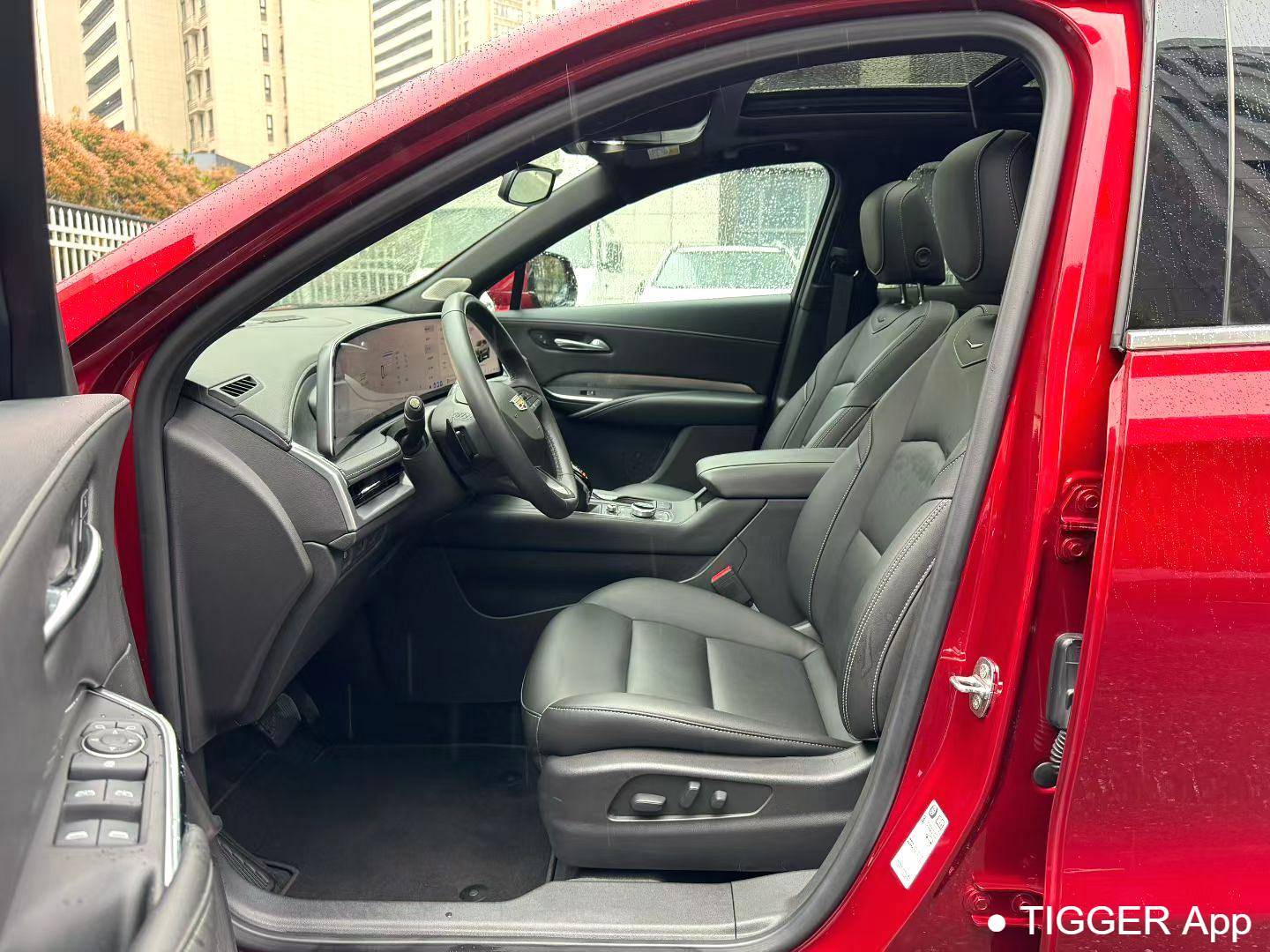 Подержанный CADILLAC 2024 XT4 28T two wheel drive luxury model