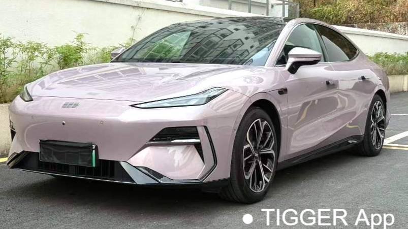 GALAXY 2025 E8 700km long-distance intelligent driving version