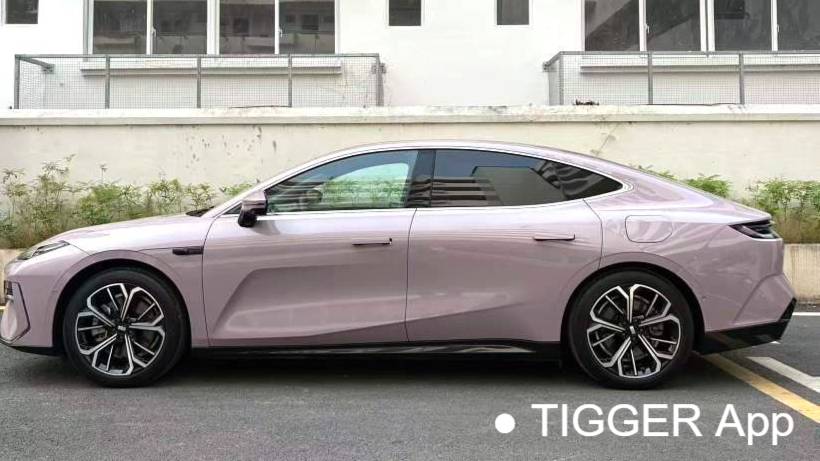 GALAXY 2025 E8 700km long-distance intelligent driving version