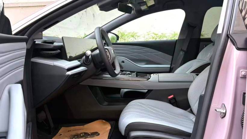 GALAXY 2025 E8 700km long-distance intelligent driving version