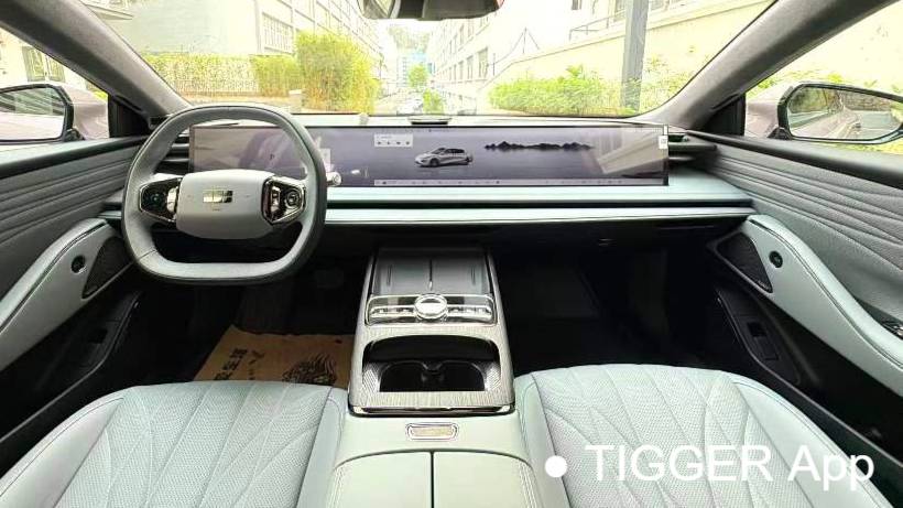 GALAXY 2025 E8 700km long-distance intelligent driving version