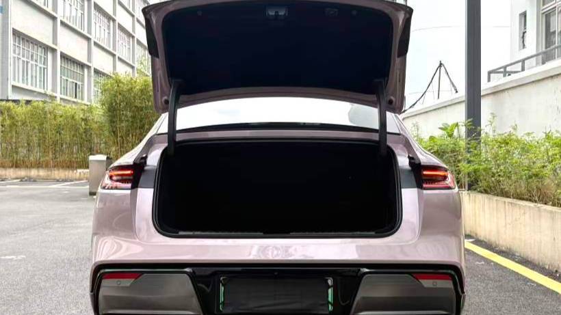 GALAXY 2025 E8 700km long-distance intelligent driving version