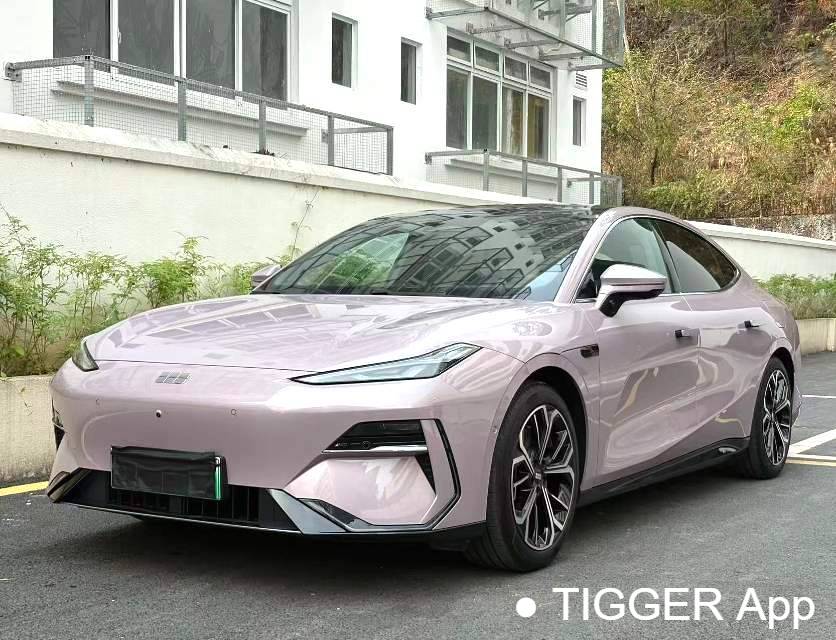 GALAXY 2025 E8 700km long-distance intelligent driving version