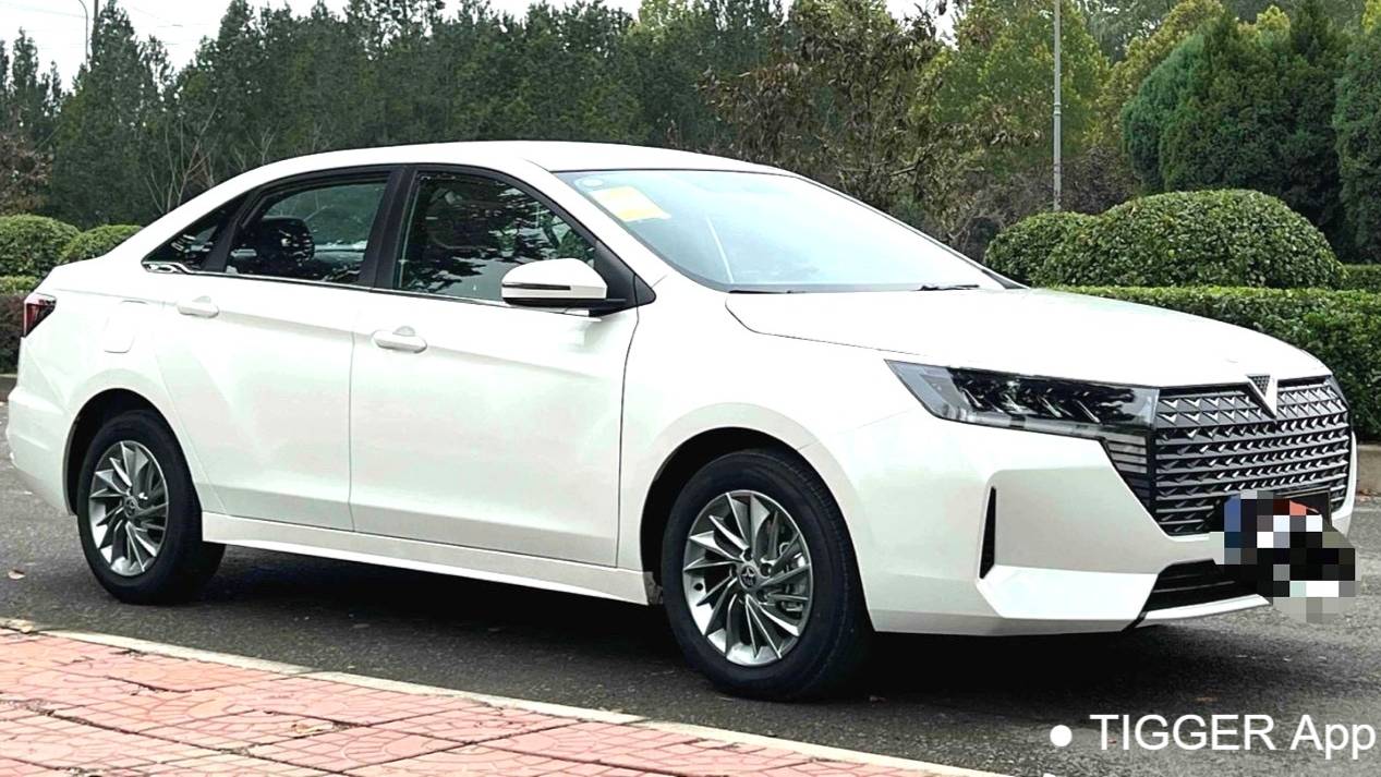 Venucia‌ 2023 D60 PLUS 1.6L XE CVT Trendy Collar Edition