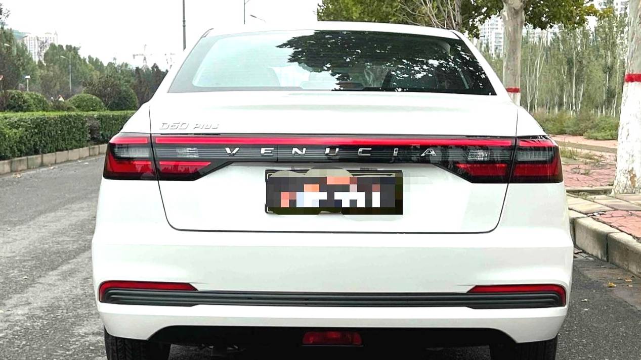 Venucia‌ 2023 D60 PLUS 1.6L XE CVT Trendy Collar Edition