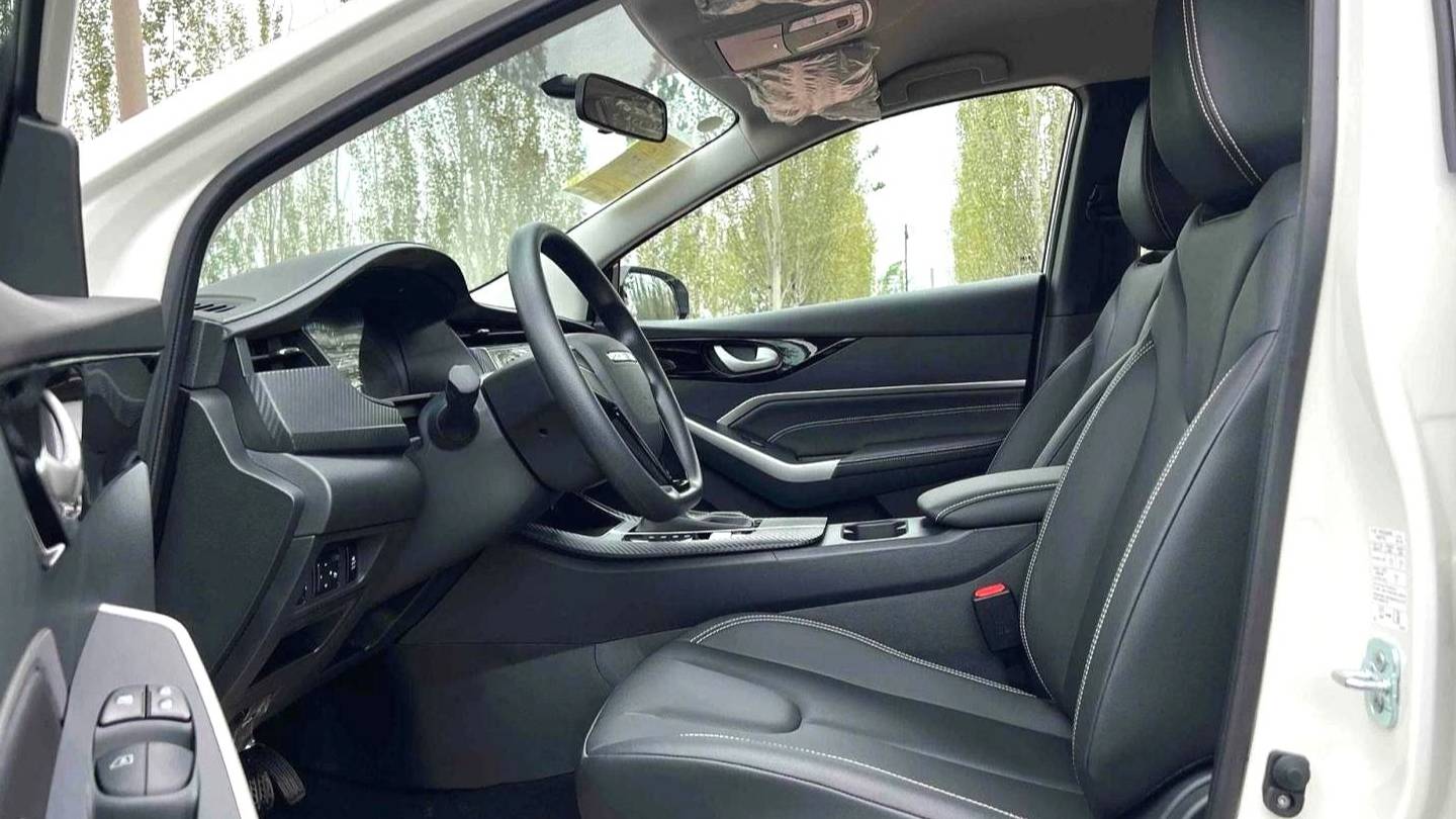 Venucia‌ 2023 D60 PLUS 1.6L XE CVT Trendy Collar Edition