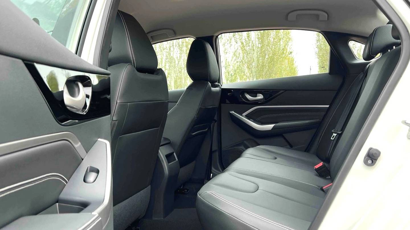 Venucia‌ 2023 D60 PLUS 1.6L XE CVT Trendy Collar Edition