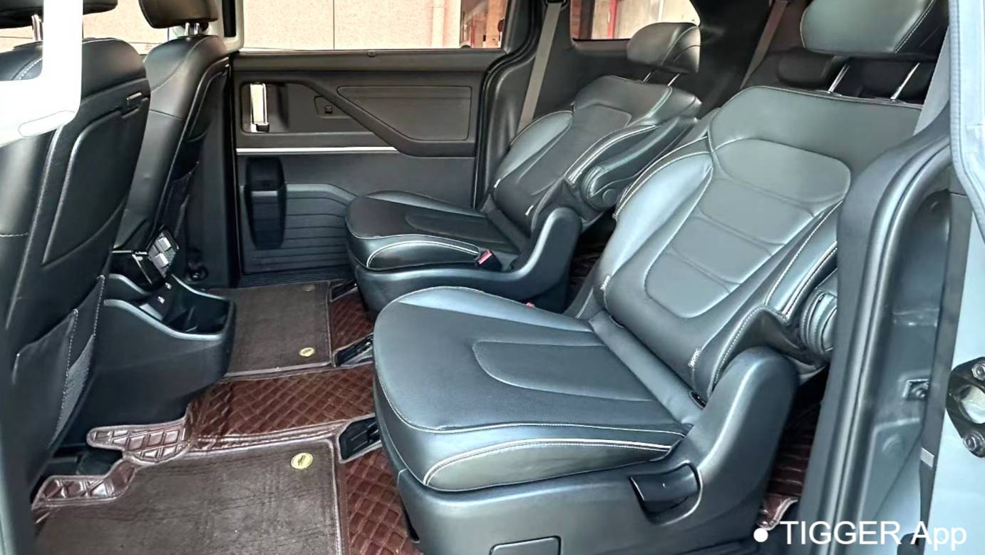 HYUNDAI 2024 Custo 270TGDi LUX Premium Edition