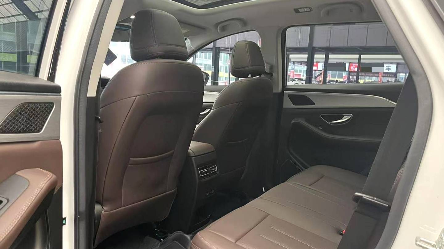 JETOUR 2023 X90 PLUS 1.6TD DCT flat layer+5 seats