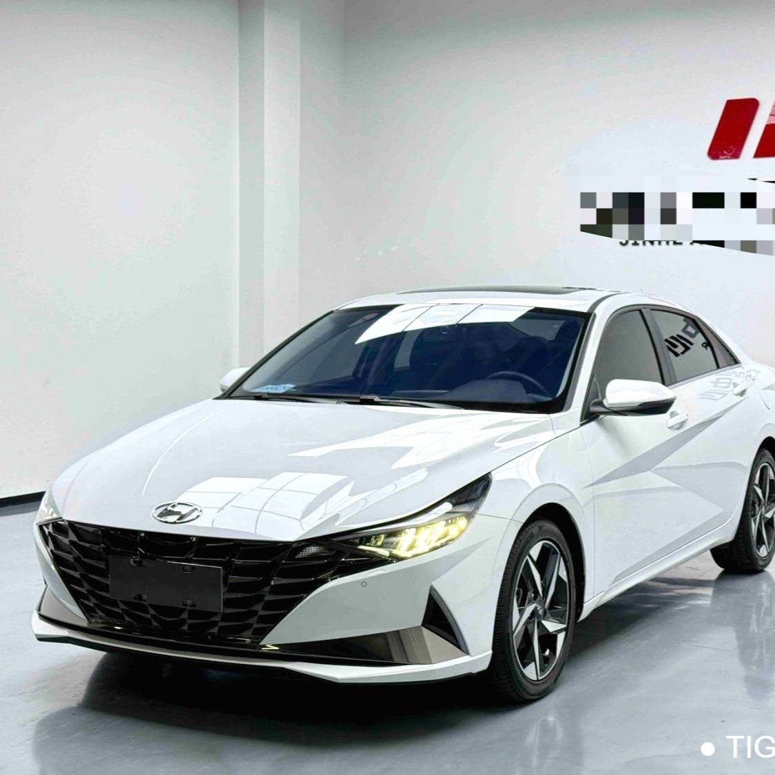 HYUNDAI 2022 Elantra 1.5L CVT LUX Premium Edition Used Car