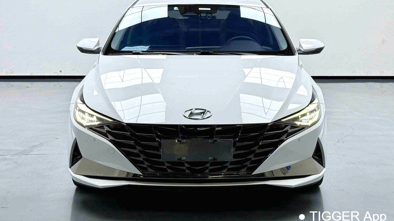 HYUNDAI 2022 Elantra 1.5L CVT LUX Premium Edition