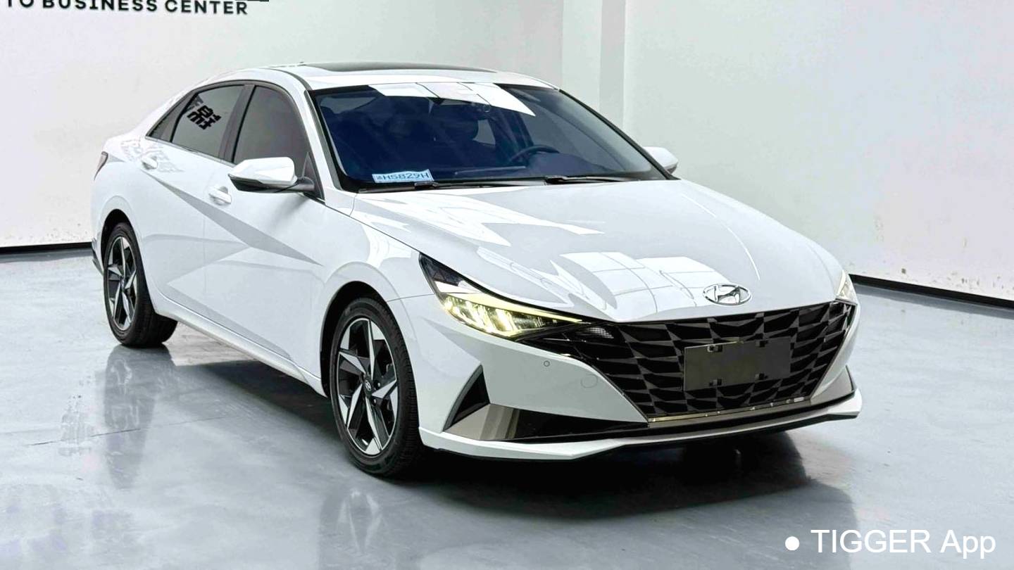 HYUNDAI 2022 Elantra 1.5L CVT LUX Premium Edition