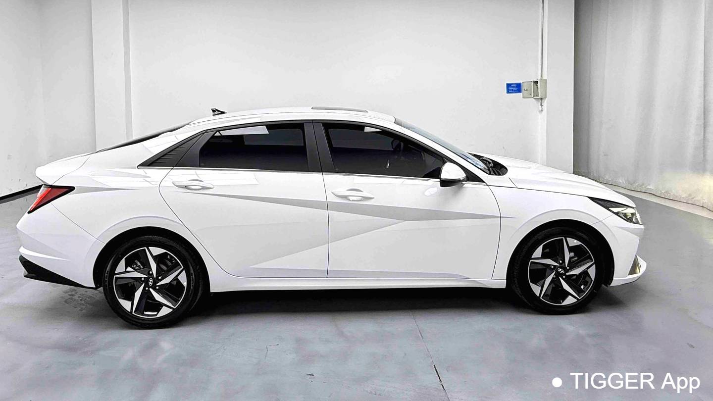 HYUNDAI 2022 Elantra 1.5L CVT LUX Premium Edition