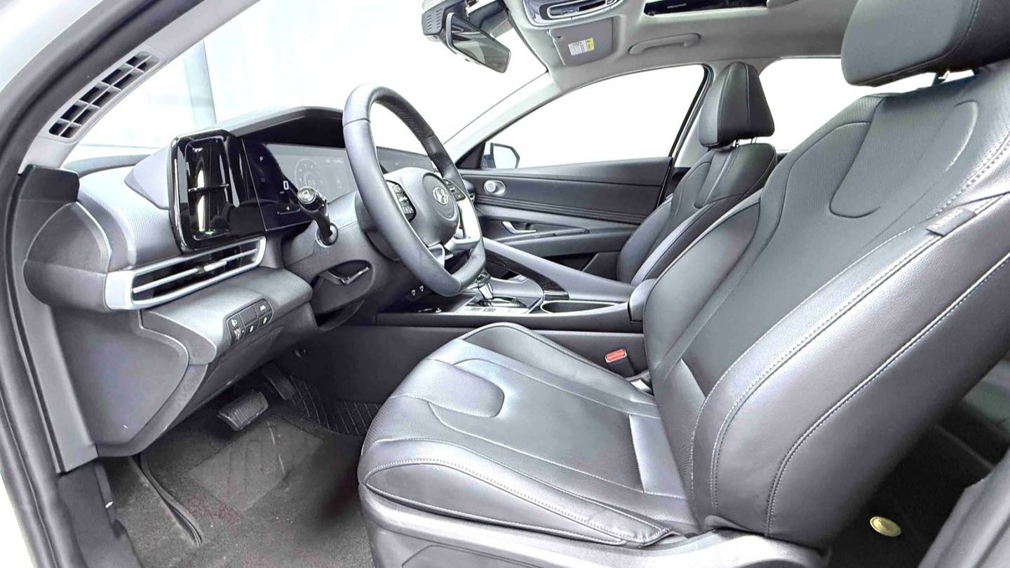 HYUNDAI 2022 Elantra 1.5L CVT LUX Premium Edition
