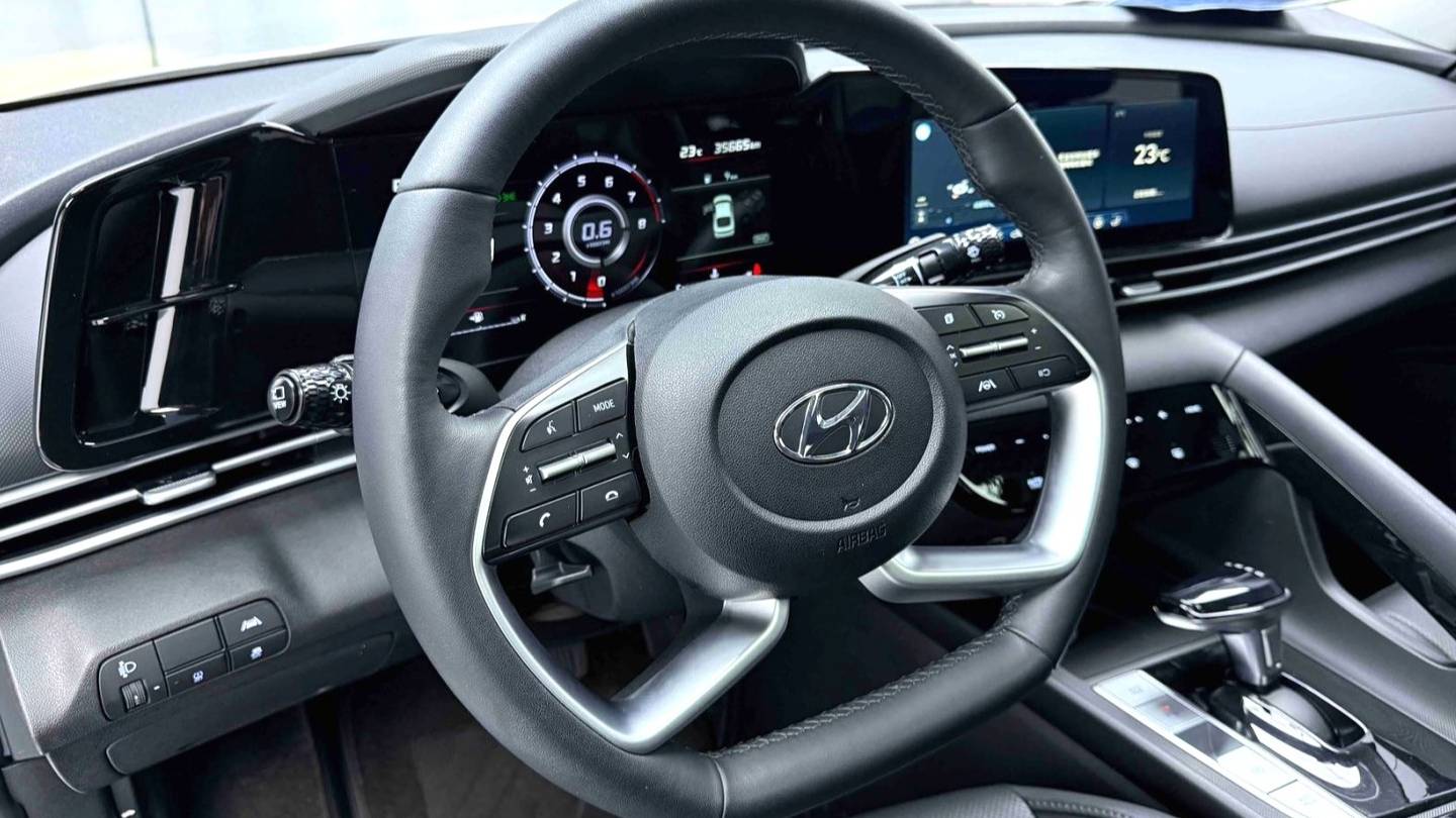 HYUNDAI 2022 Elantra 1.5L CVT LUX Premium Edition