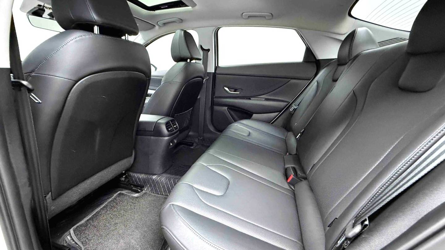 HYUNDAI 2022 Elantra 1.5L CVT LUX Premium Edition