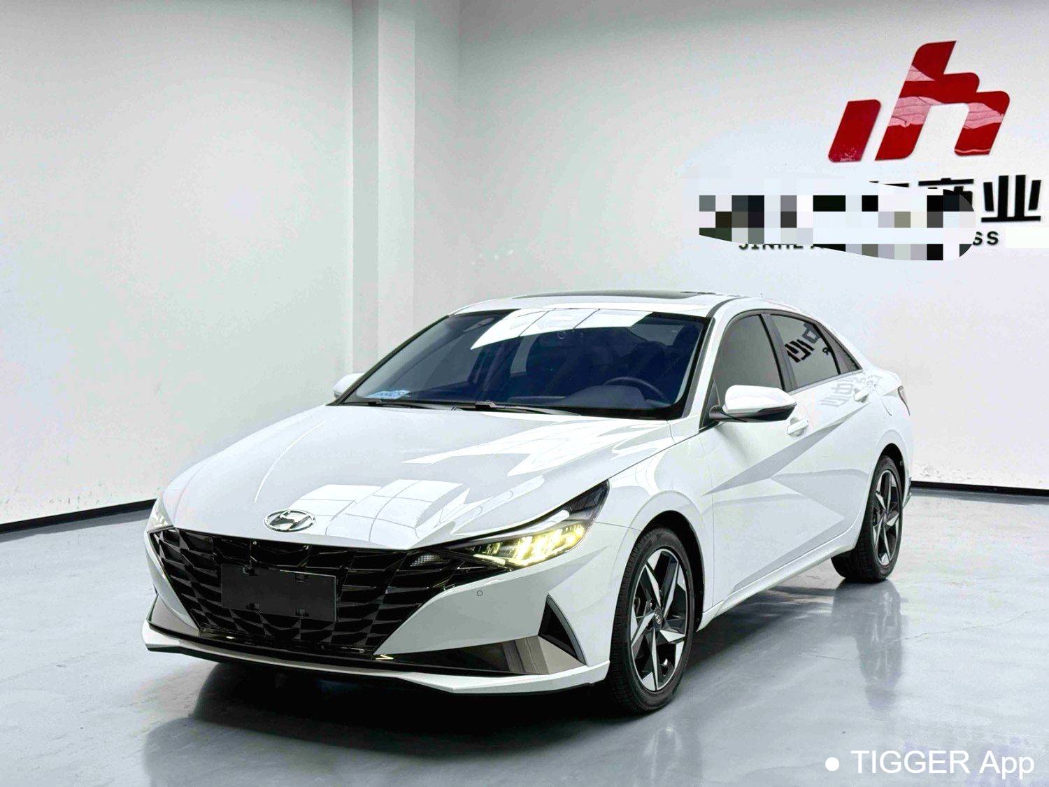 HYUNDAI 2022 Elantra 1.5L CVT LUX Premium Edition