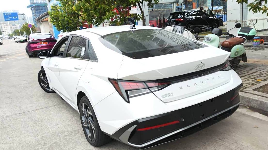 HYUNDAI 2023 Elantra 1.5L CVT GLS Leading Edition