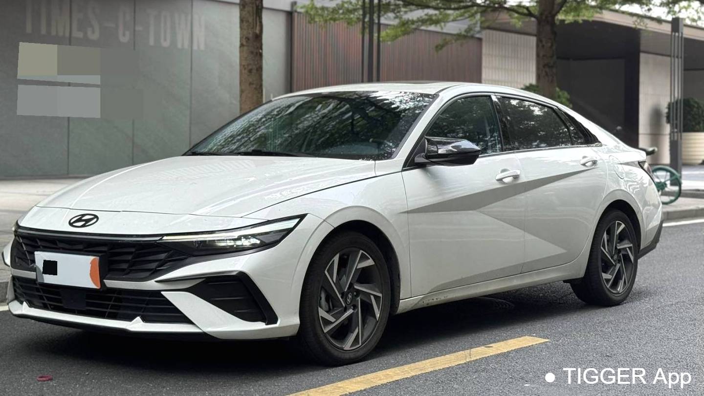 HYUNDAI 2023 Elantra 1.5L CVT LUX Premium Edition