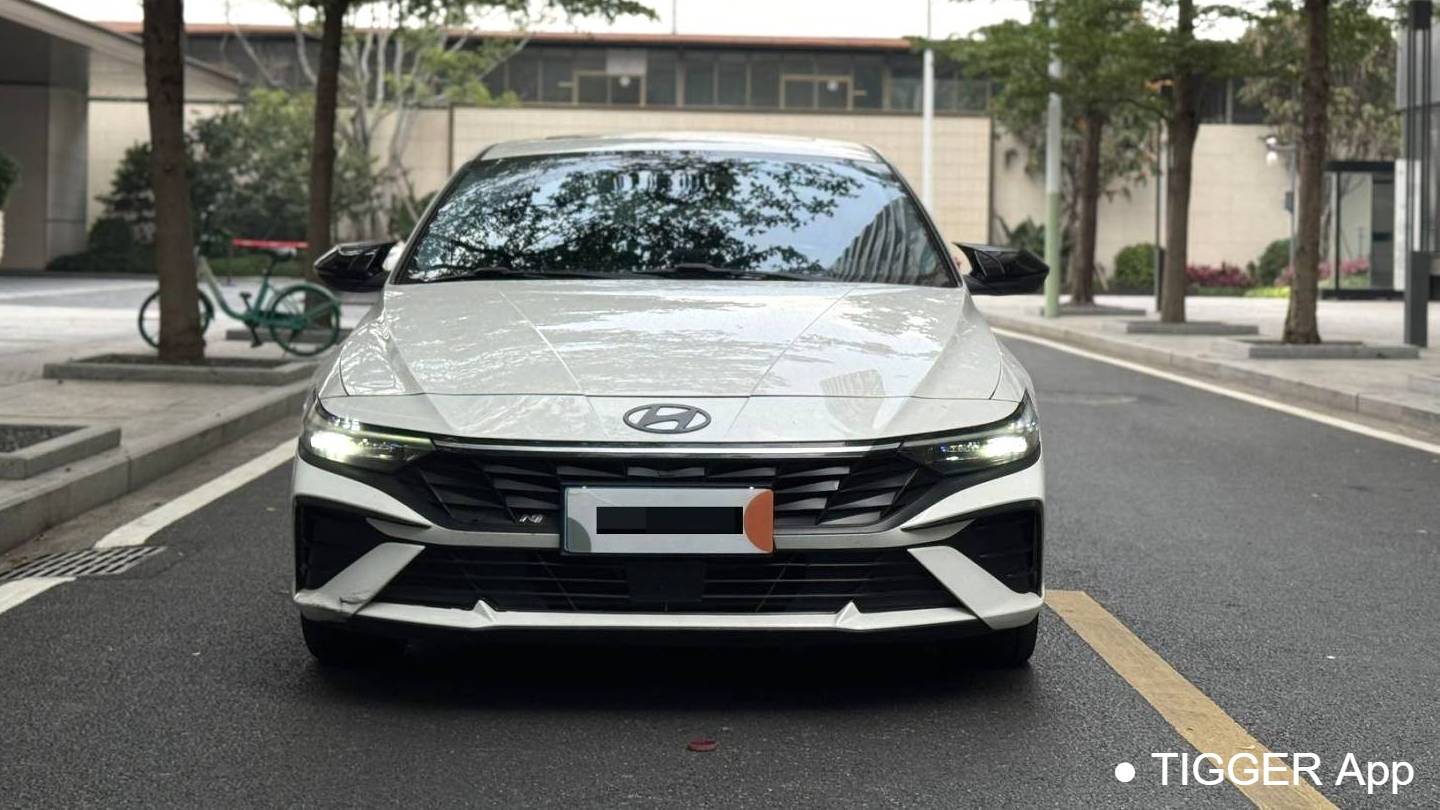 HYUNDAI 2023 Elantra 1.5L CVT LUX Premium Edition