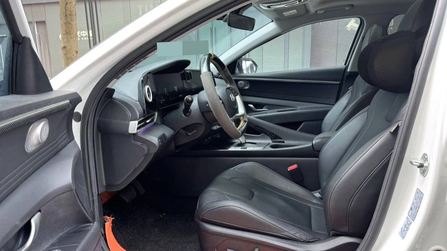 HYUNDAI 2023 Elantra 1.5L CVT LUX Premium Edition