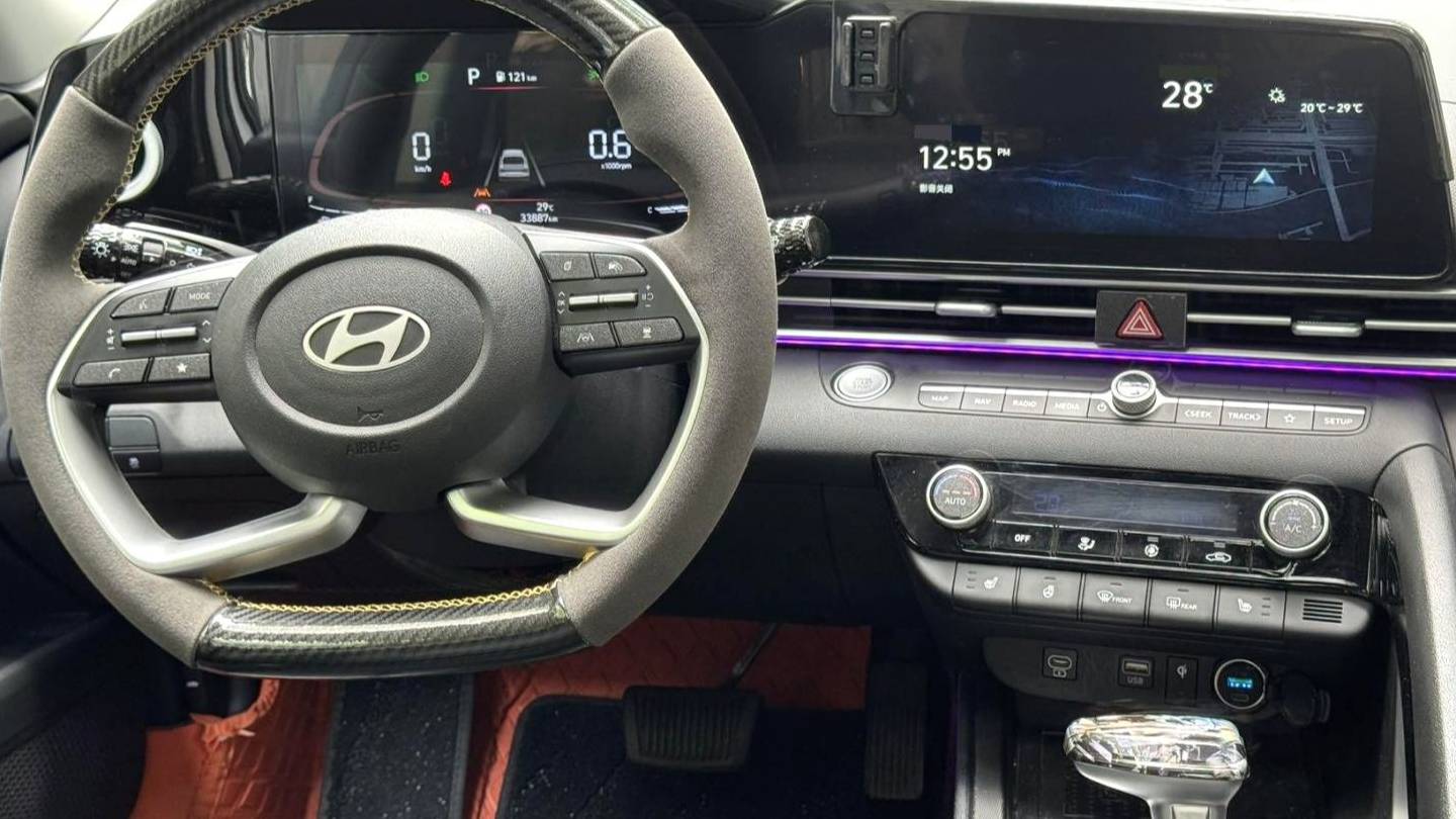 HYUNDAI 2023 Elantra 1.5L CVT LUX Premium Edition