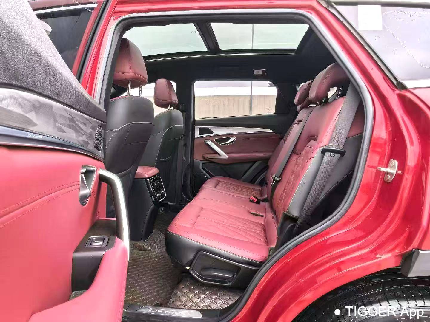 JETOUR 2023 X70 PLUS 1.5T CVT Flagship PRO 7-seater