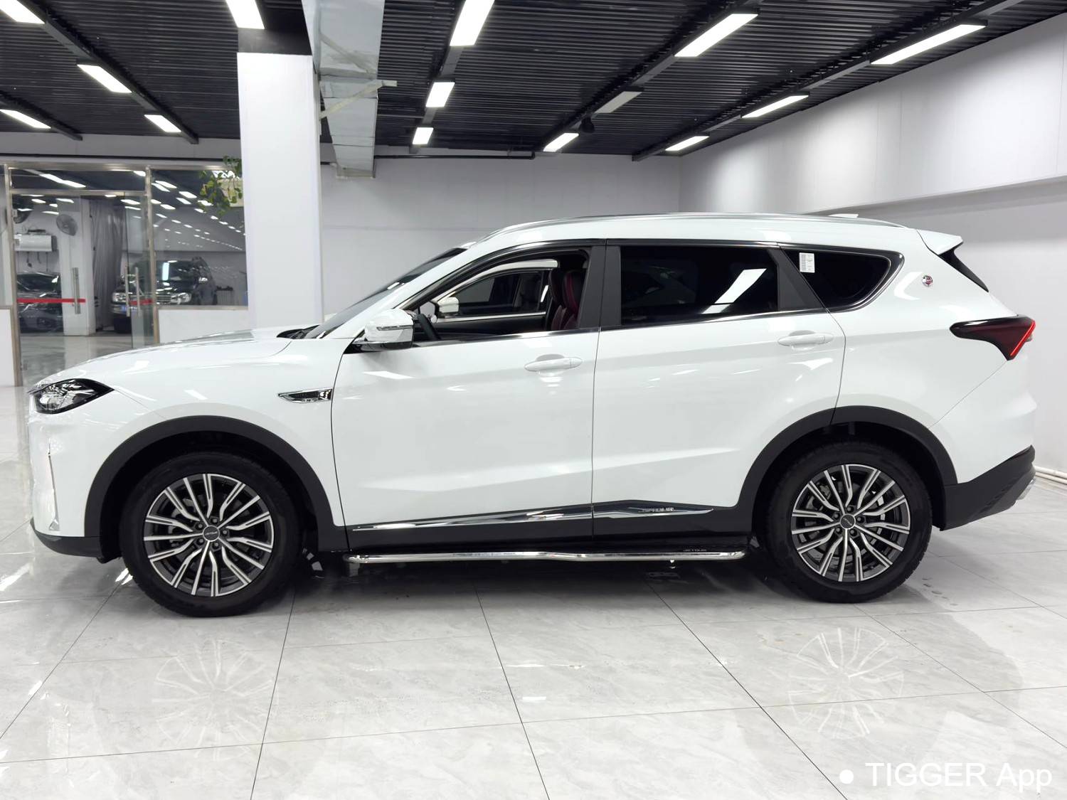 JETOUR 2023 X70 PLUS 1.5T DCT Self Strengthening PRO 5-seater