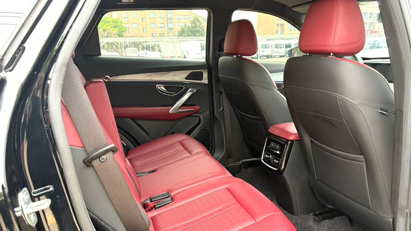 JETOUR 2025 X70 1.5T DCT surpasses PRO version 5-seater