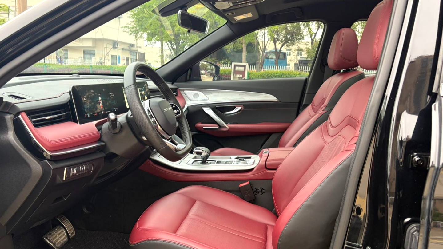JETOUR 2025 X70 1.5T DCT surpasses PRO version 5-seater