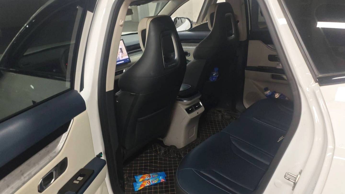 JETOUR 2023 DASHING i-DM‌ 1.5T DHT Lightning 01