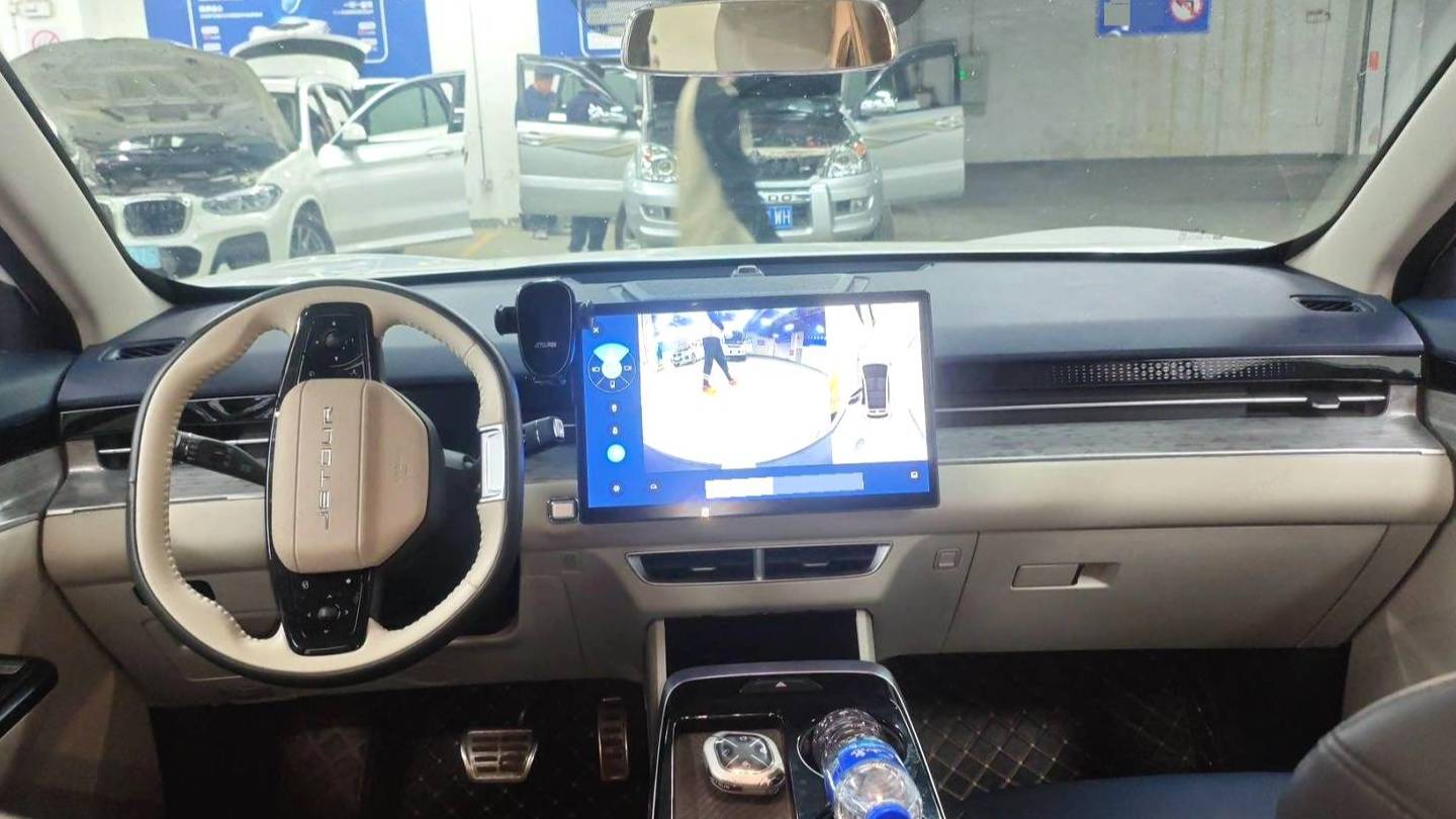 JETOUR 2023 DASHING i-DM‌ 1.5T DHT Lightning 01