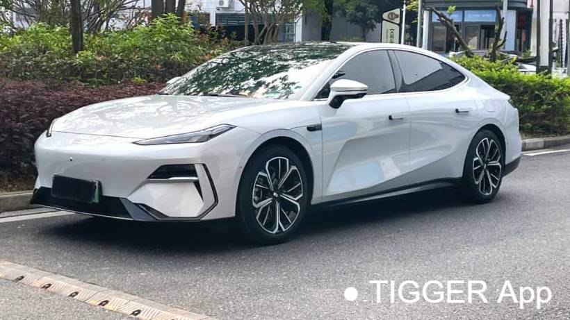 GALAXY 2025 E8 700km long-distance intelligent driving version