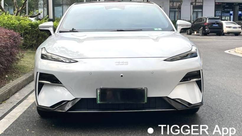 GALAXY 2025 E8 700km long-distance intelligent driving version