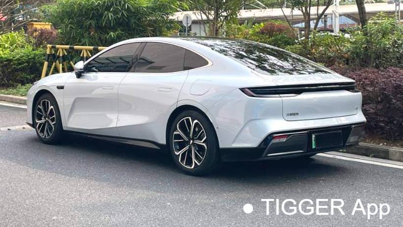 GALAXY 2025 E8 700km long-distance intelligent driving version