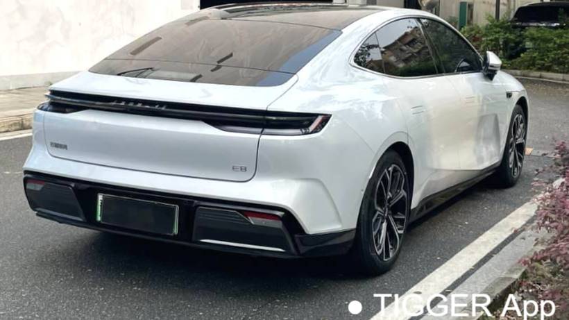 GALAXY 2025 E8 700km long-distance intelligent driving version