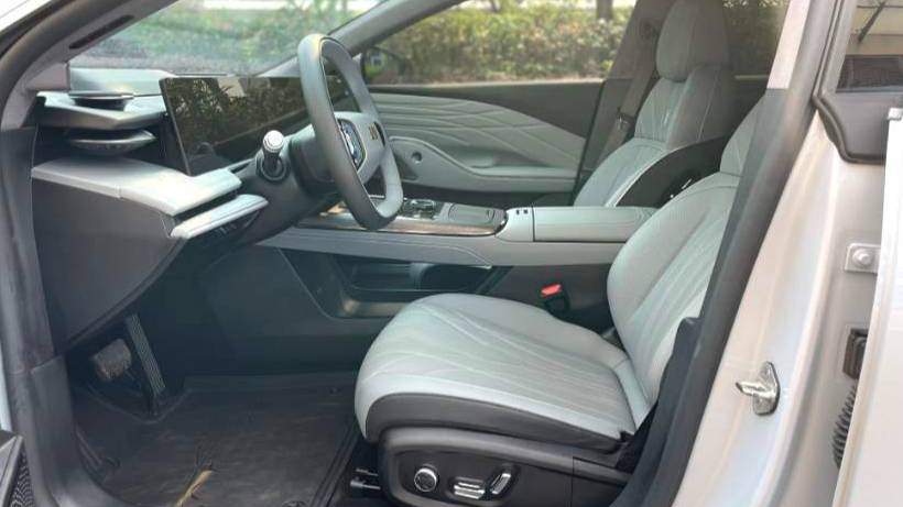 GALAXY 2025 E8 700km long-distance intelligent driving version