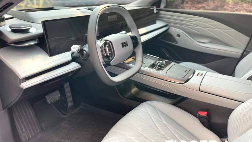 GALAXY 2025 E8 700km long-distance intelligent driving version