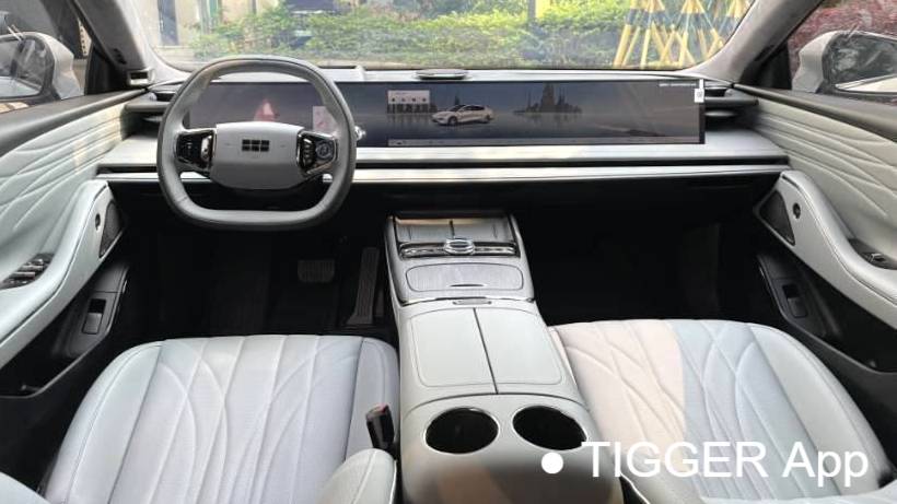 GALAXY 2025 E8 700km long-distance intelligent driving version