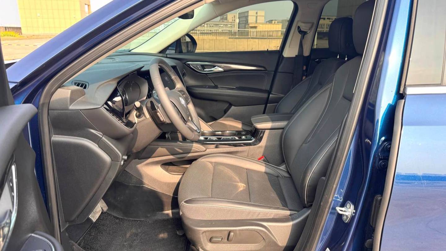 Buick 2023 ENVISION Encore S 652T two wheel drive luxury model