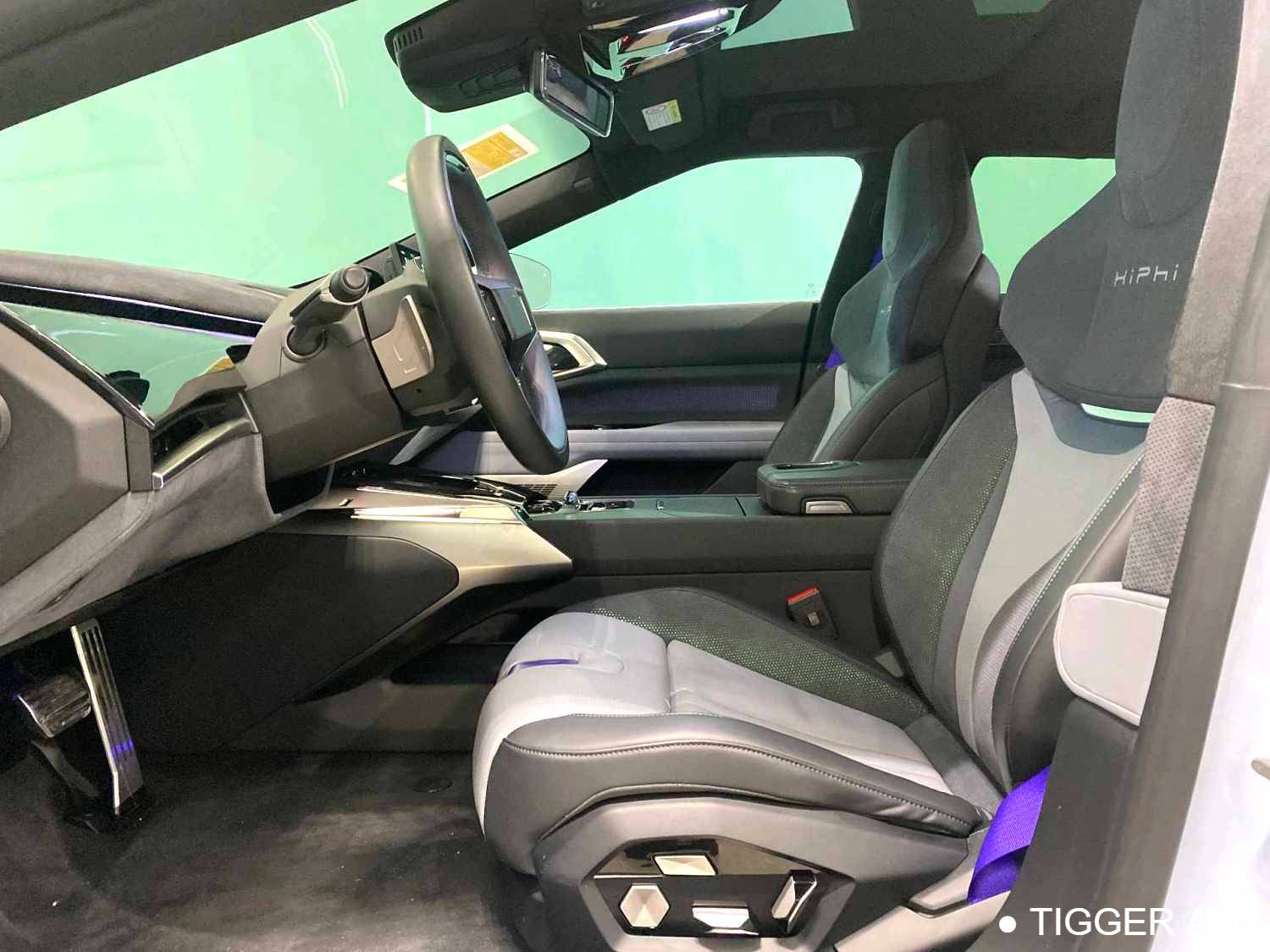 HiPhi 2023 HiPhi Z Urban version of four buildings