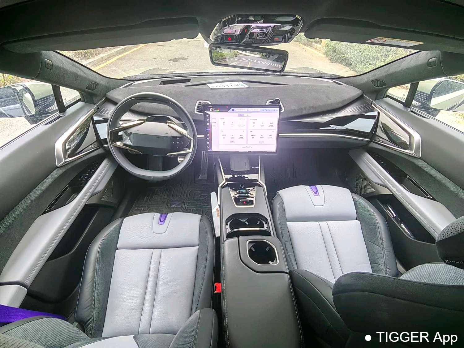 HiPhi 2023 HiPhi Z Urban version of five buildings