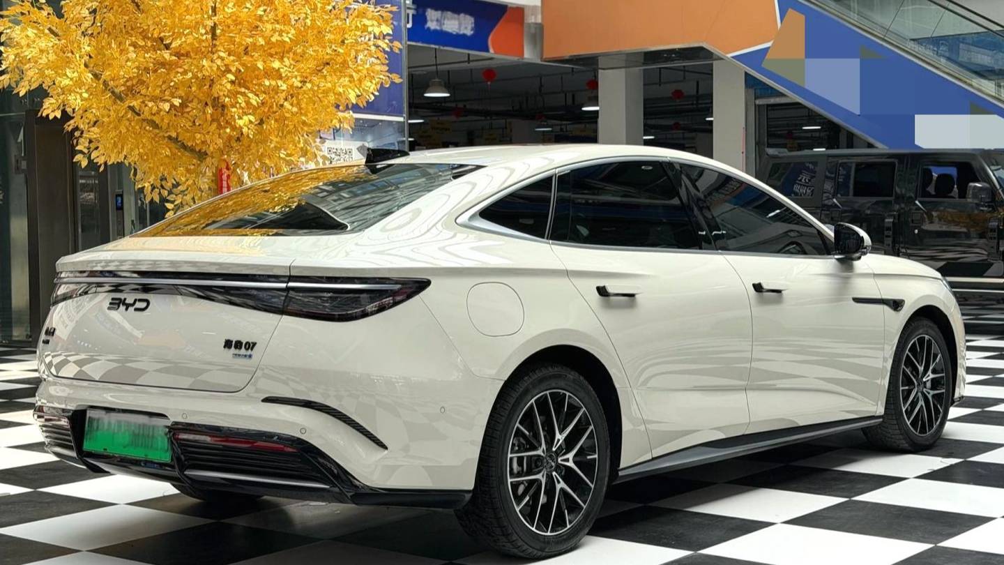 BYD 2025 Seal 07 DM-i Intelligent Driving DM-i 1.5L 125km Luxury Edition