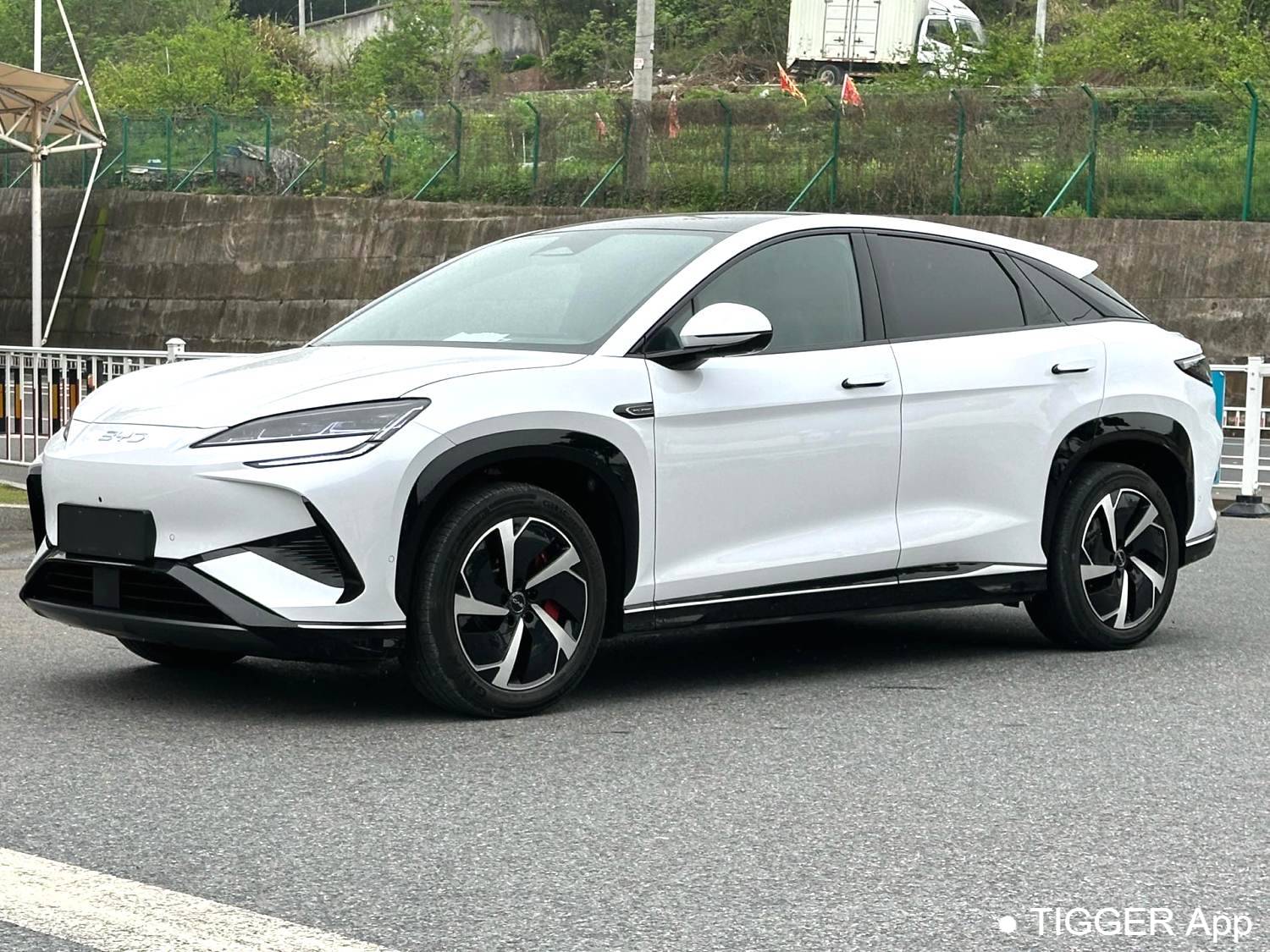 BYD 2024 Sea Lion 07 EV 610 Long Range Edition