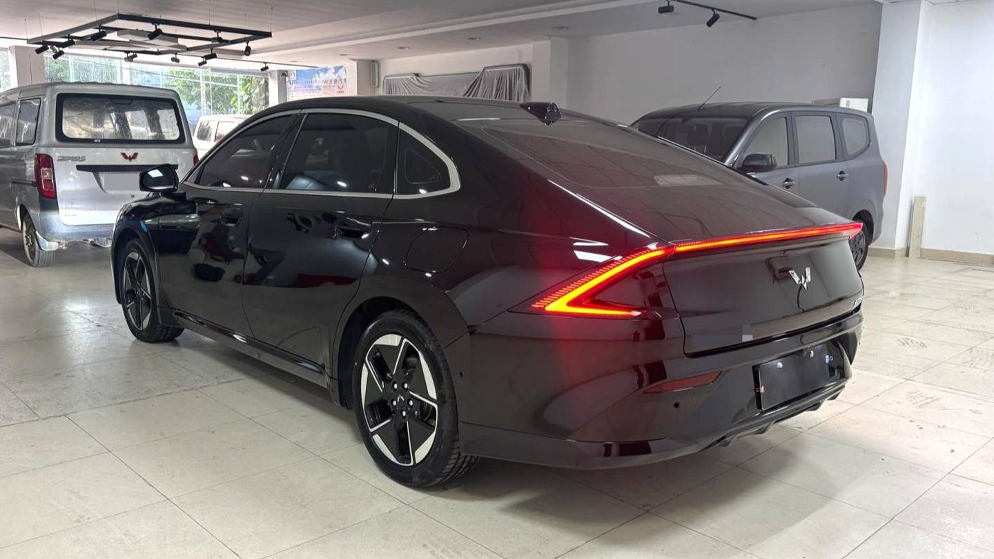 Wuling 2025 Xingguang 610km intelligent flagship model