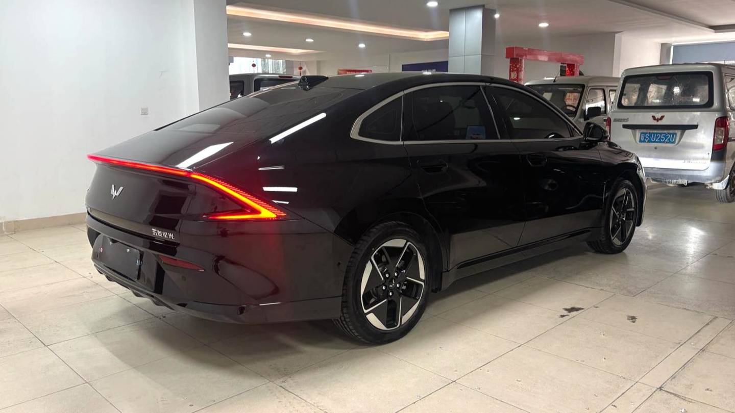 Wuling 2025 Xingguang 610km intelligent flagship model