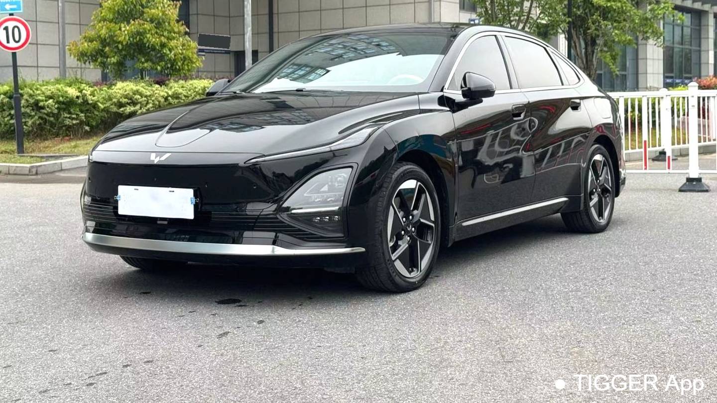 Wuling 2025 Xingguang 610km intelligent advanced type
