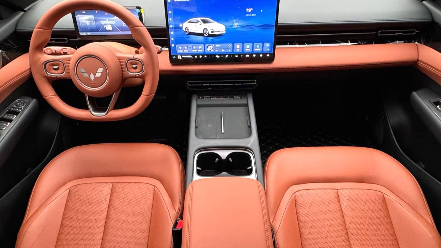 Wuling 2025 Xingguang 610km intelligent advanced type