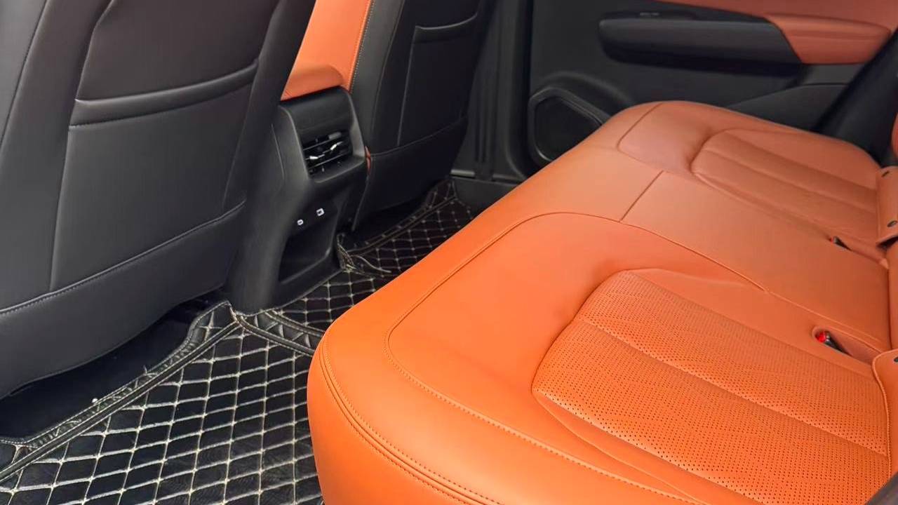 Wuling 2025 Xingguang 610km intelligent advanced type